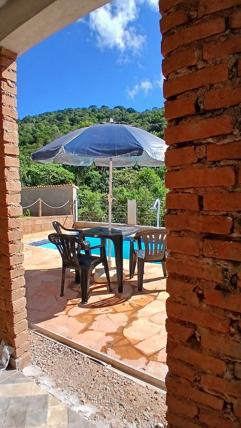 Suíte com piscina na montanha a 1km do Parque