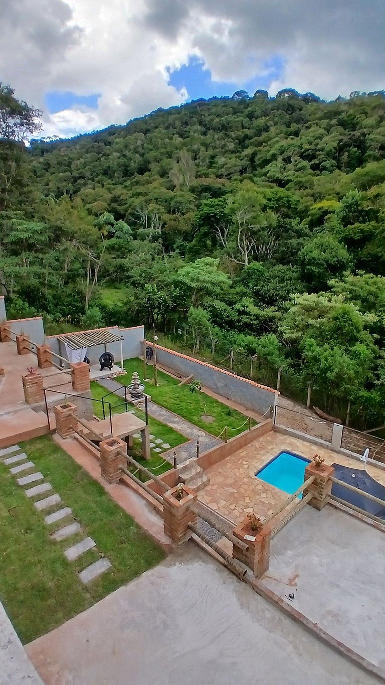 Suíte com piscina na montanha a 1km do Parque