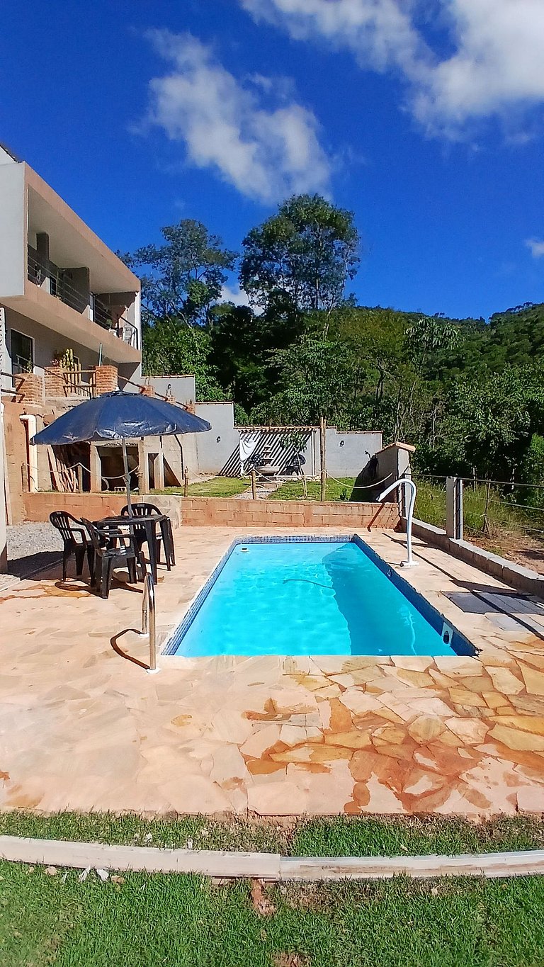 Cabana rústica na montanha a 900m do centro