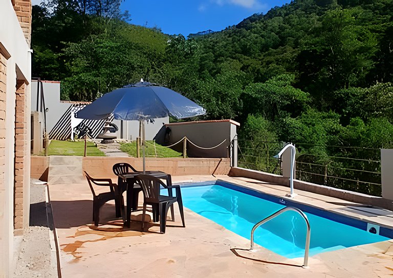 Suíte na Montanha com piscina a 1km do Parque