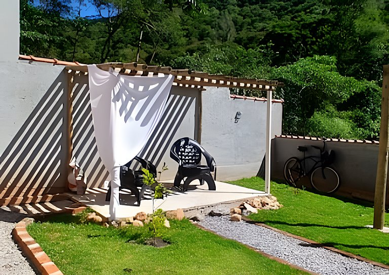 Suíte com piscina salgada a 900m do Parque