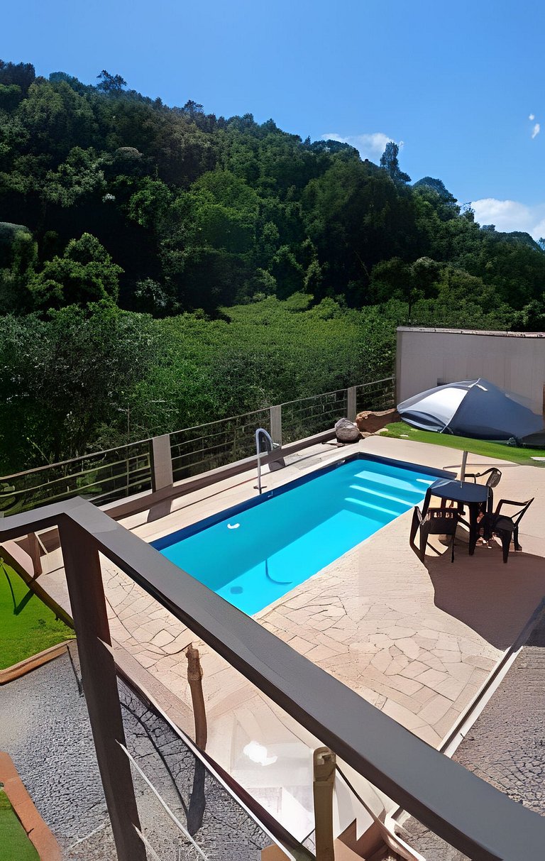 Suíte na Montanha com piscina a 1km do Parque